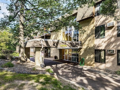 3431 Kent St unit 816, Saint Paul, MN 55126 - photo 2