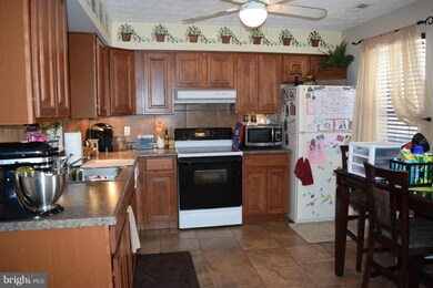 18617 Winding Creek Place, Germantown, MD 20874 - photo 6