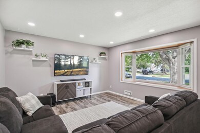 8712 Emerson Ave S, Bloomington, MN 55420 - photo 2