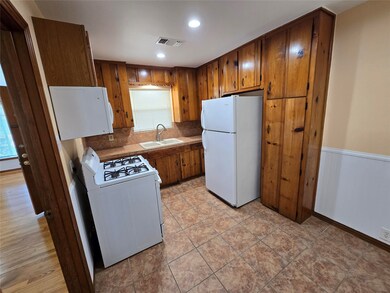 1010 W 31st St, Houston, TX 77018 - photo 3