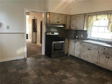 3230 Richmond Rd unit 1st floor, Easton, PA 18040 - photo 3