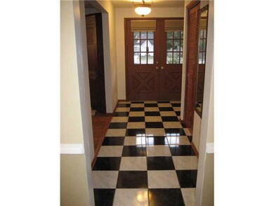 Entry/Foyer.