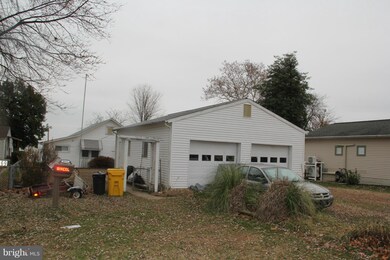 8571 Bay Rd, Pasadena, MD 21122 - photo 4