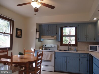 6342 Indian Creek Rd, Zionsville, PA 18092 - photo 4