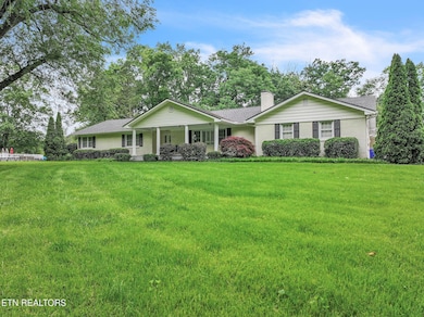 5-web-or-mls-615 Charles Seivers Blvd.-1