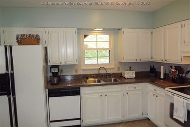 227 Pine Cir, Dunbar, WV 25064 - photo 7