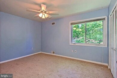 5333 Southport Ln, Fairfax, VA 22032 - photo 6