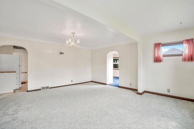 1123 E Ridgeway Ave, Waterloo, IA 50702 - photo 4