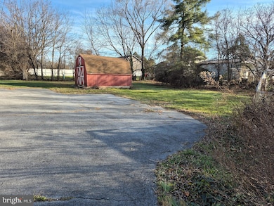 10167 Winchester Ave, Bunker Hill, WV 25413 - photo 5