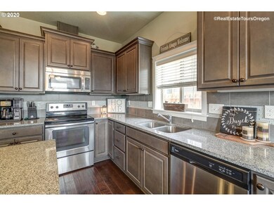 722 E Lincoln St, Carlton, OR 97111 - photo 7