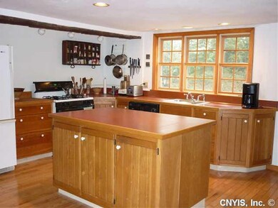 Kitchen Cozy corner kitchen with large center isla