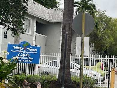 Village Homes and Condos unit 349, Palmetto Bay, FL 33157 - photo 4