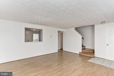 7462 Wounded Knee Rd, Lorton, VA 22079 - photo 3