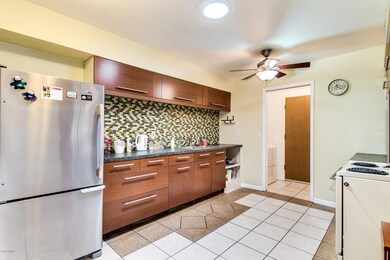 Awesome Cabinets w/Drawers