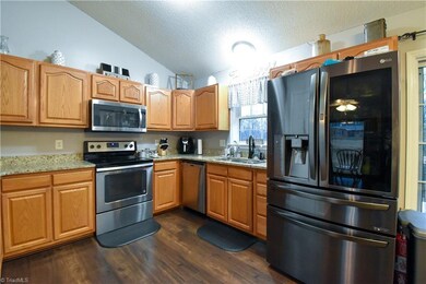 467 Sawyersville Rd, Asheboro, NC 27205 - photo 3