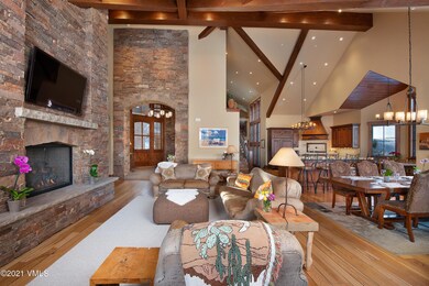 73SummitTrailNew_Living_Resized