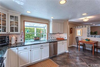 Granite counter tops, a breakfast nook and great n