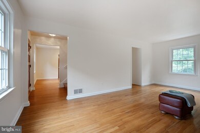 3816 Birchwood Rd, Falls Church, VA 22041 - photo 3