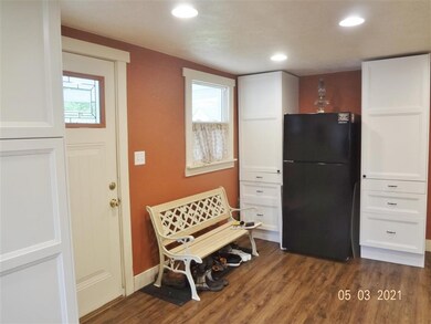 828 Decatur St, Lincoln, IL 62656 - photo 2