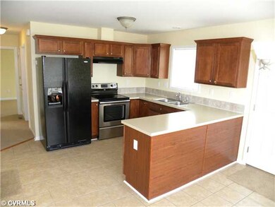 Kitchen - Updated Eat-in Kitchen with breakfast ba