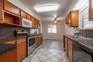 1717 Heather Ln, Alvin, TX 77511 - photo 3