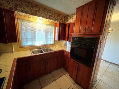 10109 Bretton Dr, Houston, TX 77016 - photo 2