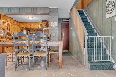 Entrance / Dining