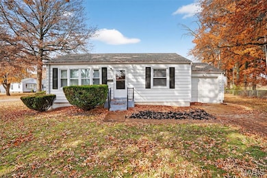 10129 Ashbrook Dr, Saint Louis, MO 63137 - photo 3