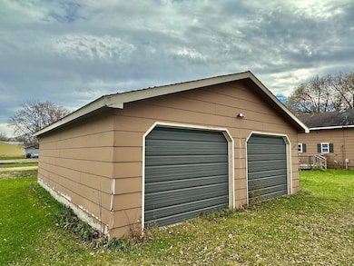 222 W Woodrow St, Grygla, MN 56727 - photo 3