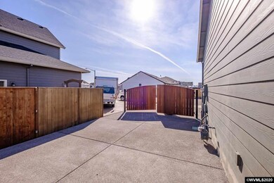 2247 NE Evergreen Ave, Albany, OR 97321 - photo 7