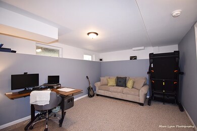 5 Lisa Ct, Lake In the Hills, IL 60156 - photo 2