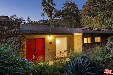 702 Cavanagh Rd, Glendale, CA 91207 - photo 2