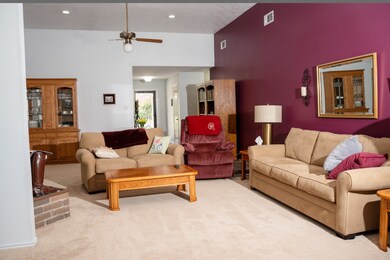 1901 Valero St, Friendswood, TX 77546 - photo 2