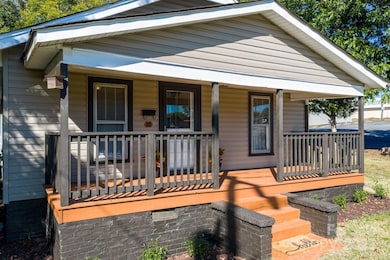 118 26th St SW, Hickory, NC 28602 - photo 2