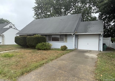 3157 Brixton Ln, Levittown, NY 11756 - photo 3