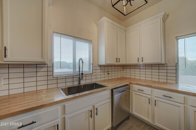1912 S Val Vista Rd-10