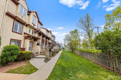 112 Michaels Ct, Woodbridge, NJ 07095 - photo 4