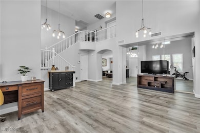 Double level foyer