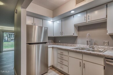 115 Beechnut Street, B7-7