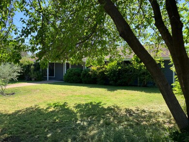 312 N Phillip Ave, Clovis, CA 93612 - photo 3