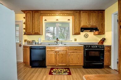 326 N Sycamore St, Marshall, MI 49068 - photo 7