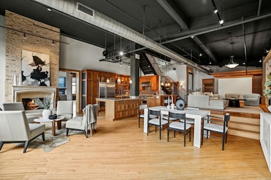 Kitchen & Dining