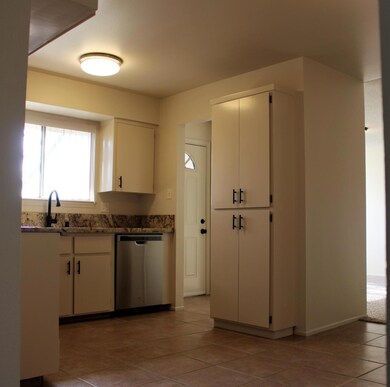 unlisted-address, Fresno, CA 93727 - photo 5