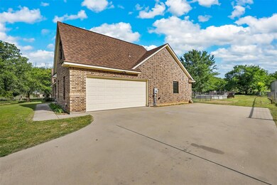 109 Plantation Oaks Ct, Springtown, TX 76082 - photo 5