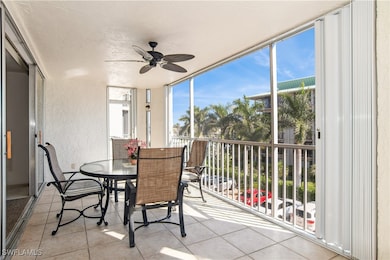 Sunroom / solarium with ceiling fan