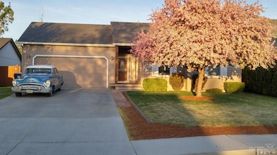 1764 SW 27th St, Redmond, OR 97756 - photo 2