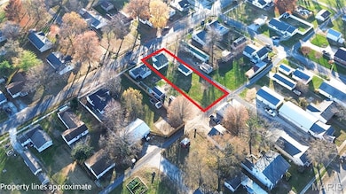 150 Maple St, Carrollton, IL 62016 - photo 5