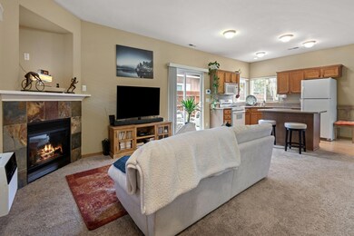 20650 Honeysuckle Ln, Bend, OR 97702 - photo 4