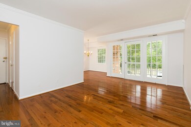 3830 Lyndhurst Dr unit 301, Fairfax, VA 22031 - photo 2