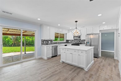 821 Robertson Rd, Grand Prairie, TX 75050 - photo 4